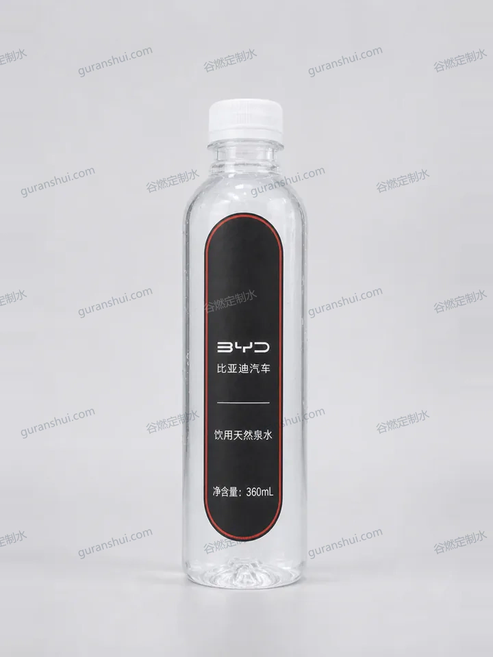 汽车门店接待定制水｜纵向直筒瓶方案瓶身与标签呈现
