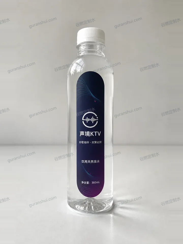 KTV包厢接待定制水|深色标签方案瓶身与标签呈现